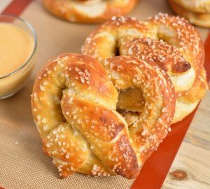 how to make a cheese sauce for pretzel